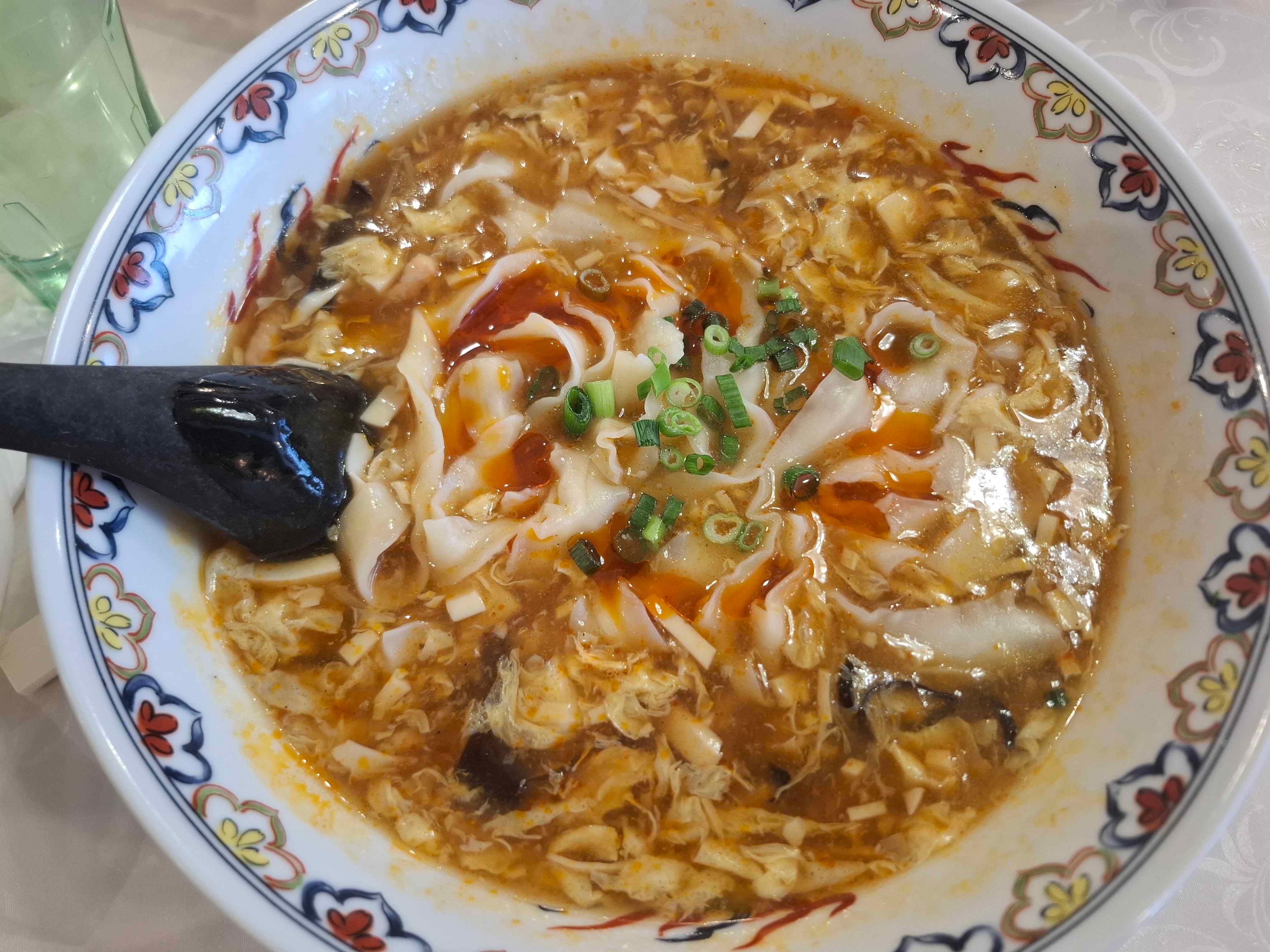 刀削麺に変更した酸辣湯麵