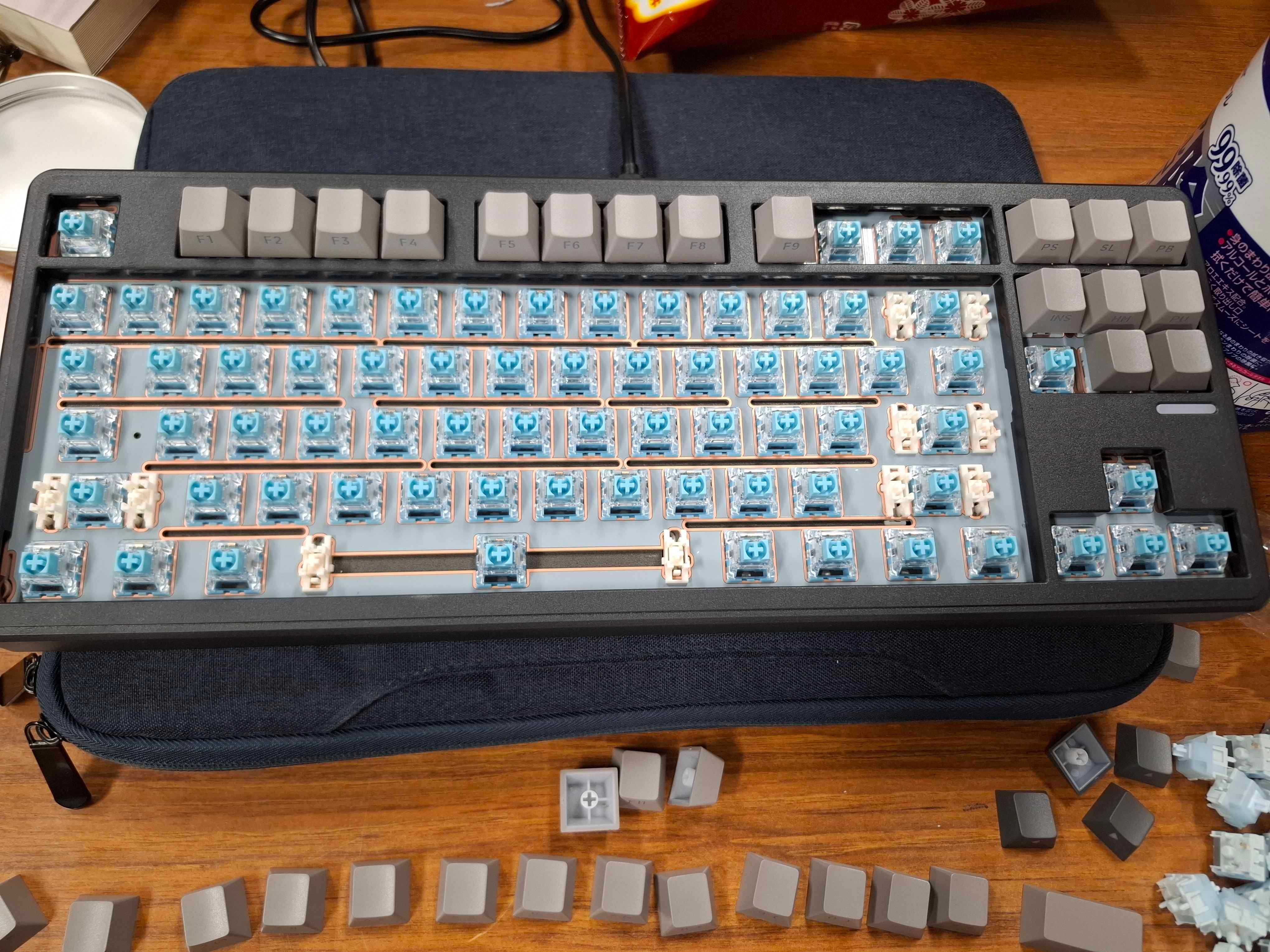 新しいキースイッチをはめ込んだ様子